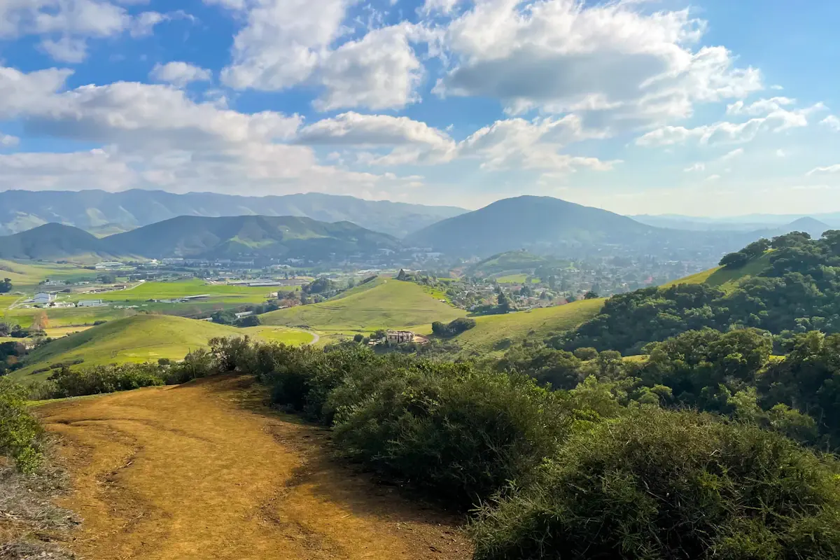Green hills and valley on the edge of San Luis Obispo